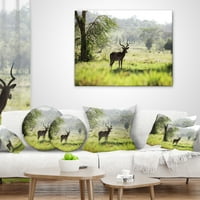 Designart antilopă solitară în parc verde - pernă de aruncare imprimată peisaj African-18x18